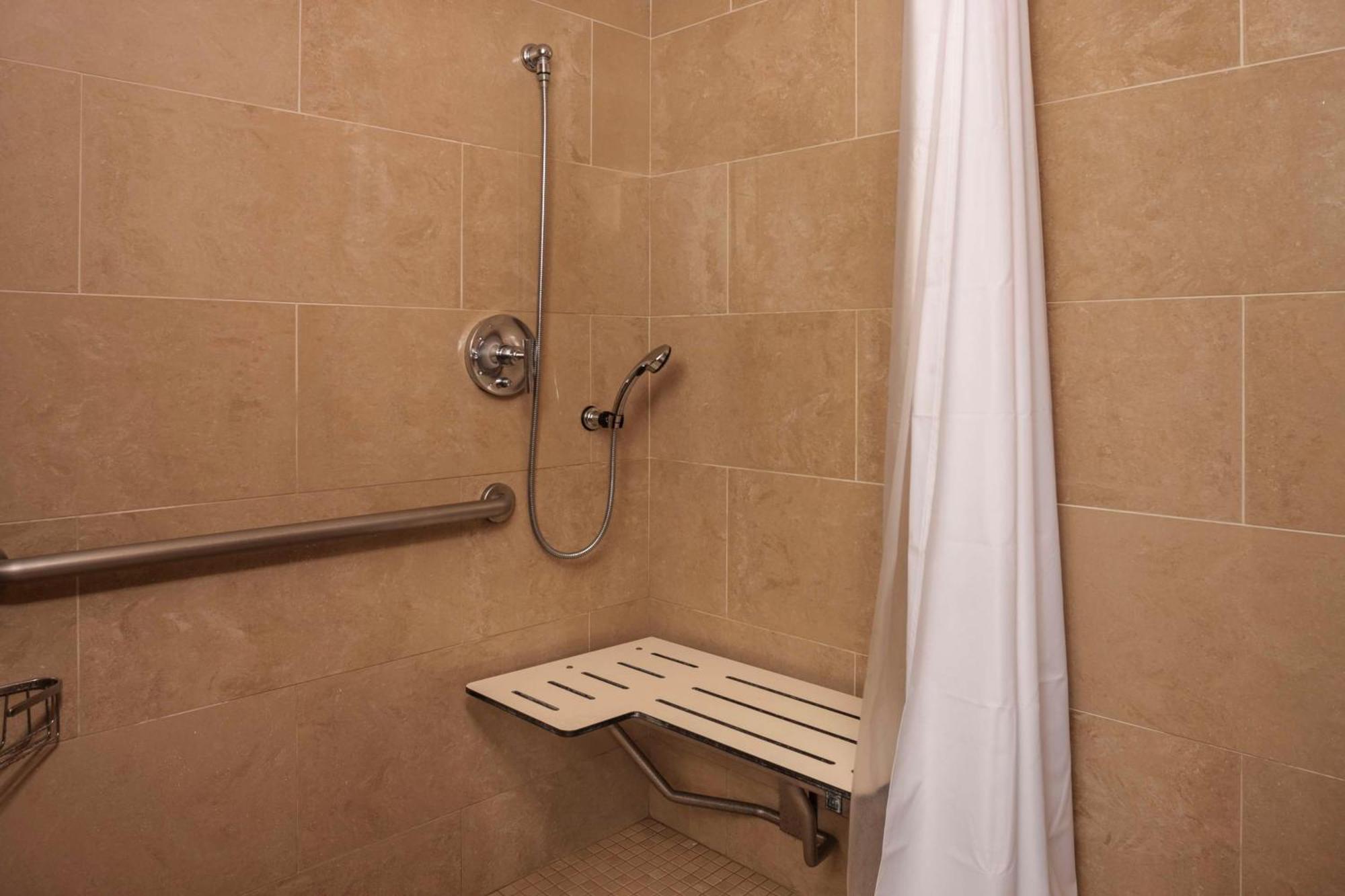 King Room with Bath Tub - Disability Access