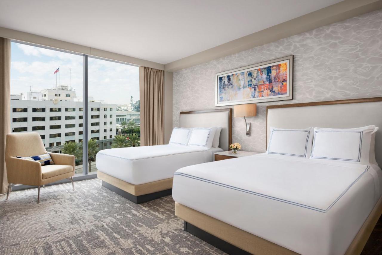 Quarto Clássico Queen com 2 Camas Queen-size e Vista da Cidade