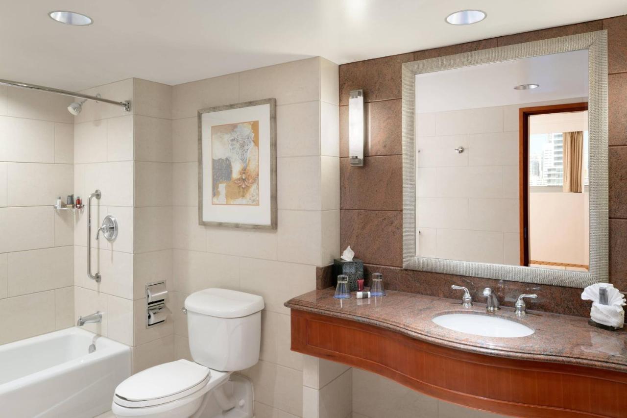 King Room Adapted Tub Water View High Floor or Mobility Accessible,1418901840:JPEG