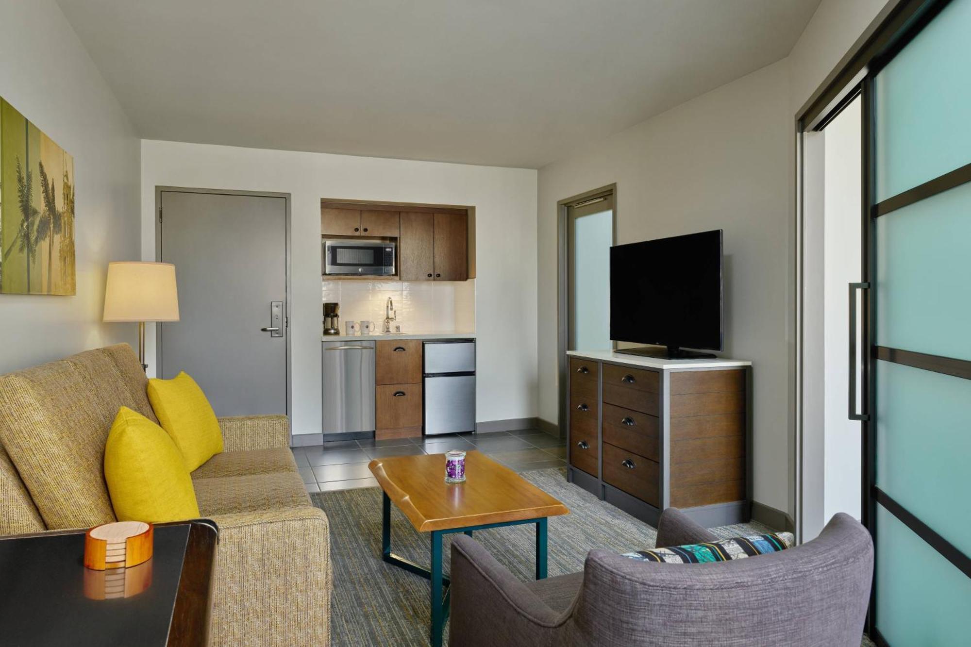 Superior King Suite City View