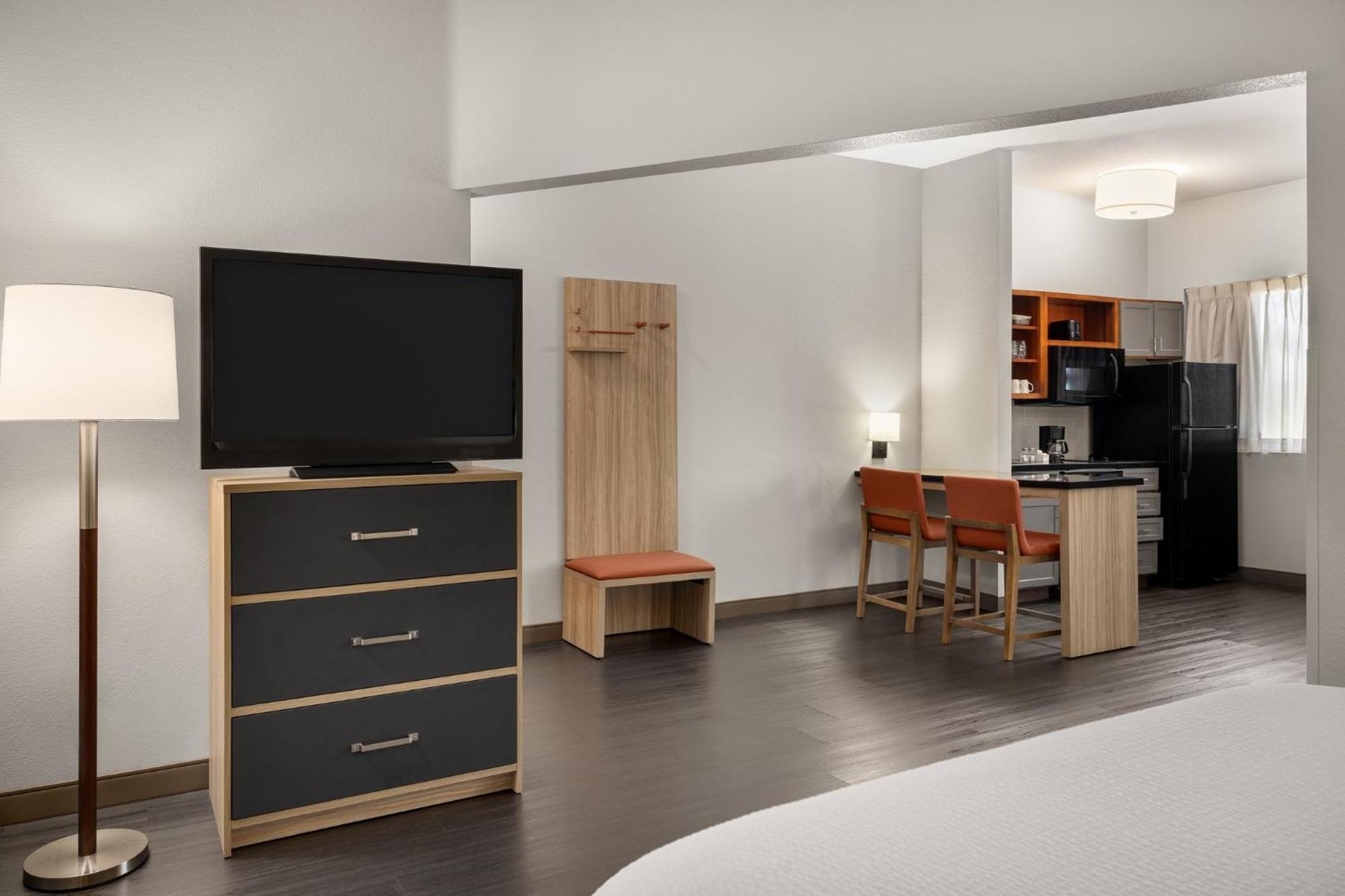 One-Bedroom Queen Suite,1717025977:JPEG