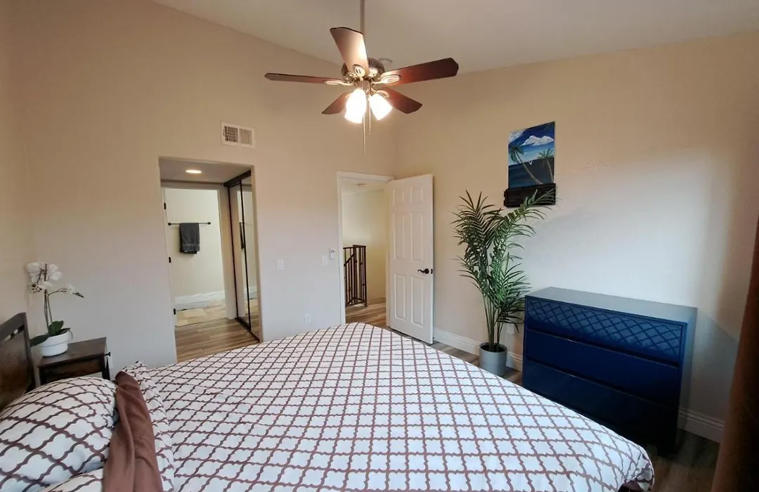 Venetian La Jolla 2 Bedroom Condo Luxury Furnished Near Beach And Utc Mall-1