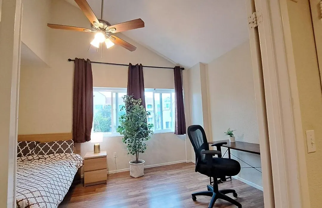 Venetian La Jolla One Bedroom Condo Luxury Furnished Near Beach And Utc Mall-1