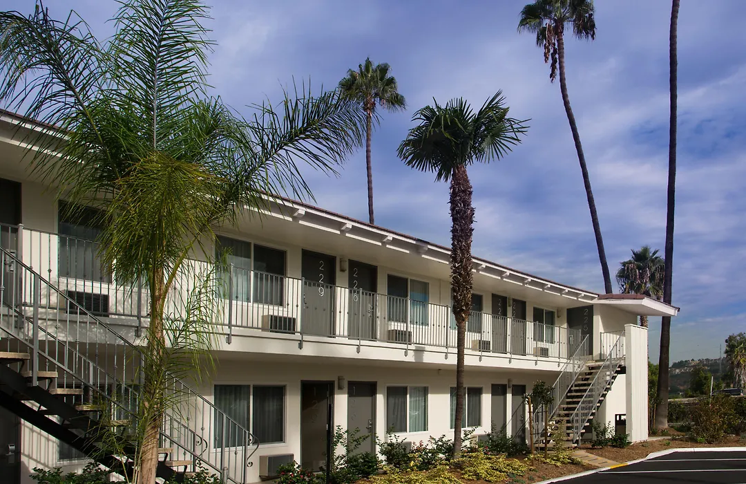 Hotel Iris - Mission Valley-San Diego Zoo-Seaworld-1